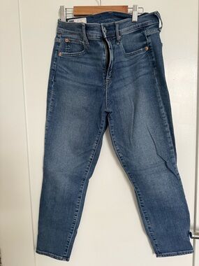 GAP High-Rise Slim Taper Jeans in Medium Blue